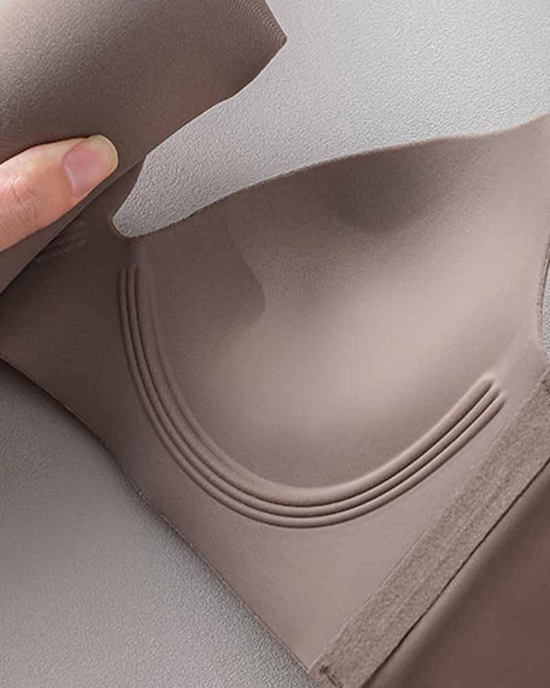 Un brasier que se expande y levanta los pechos pequeños para crear unos más grandes
