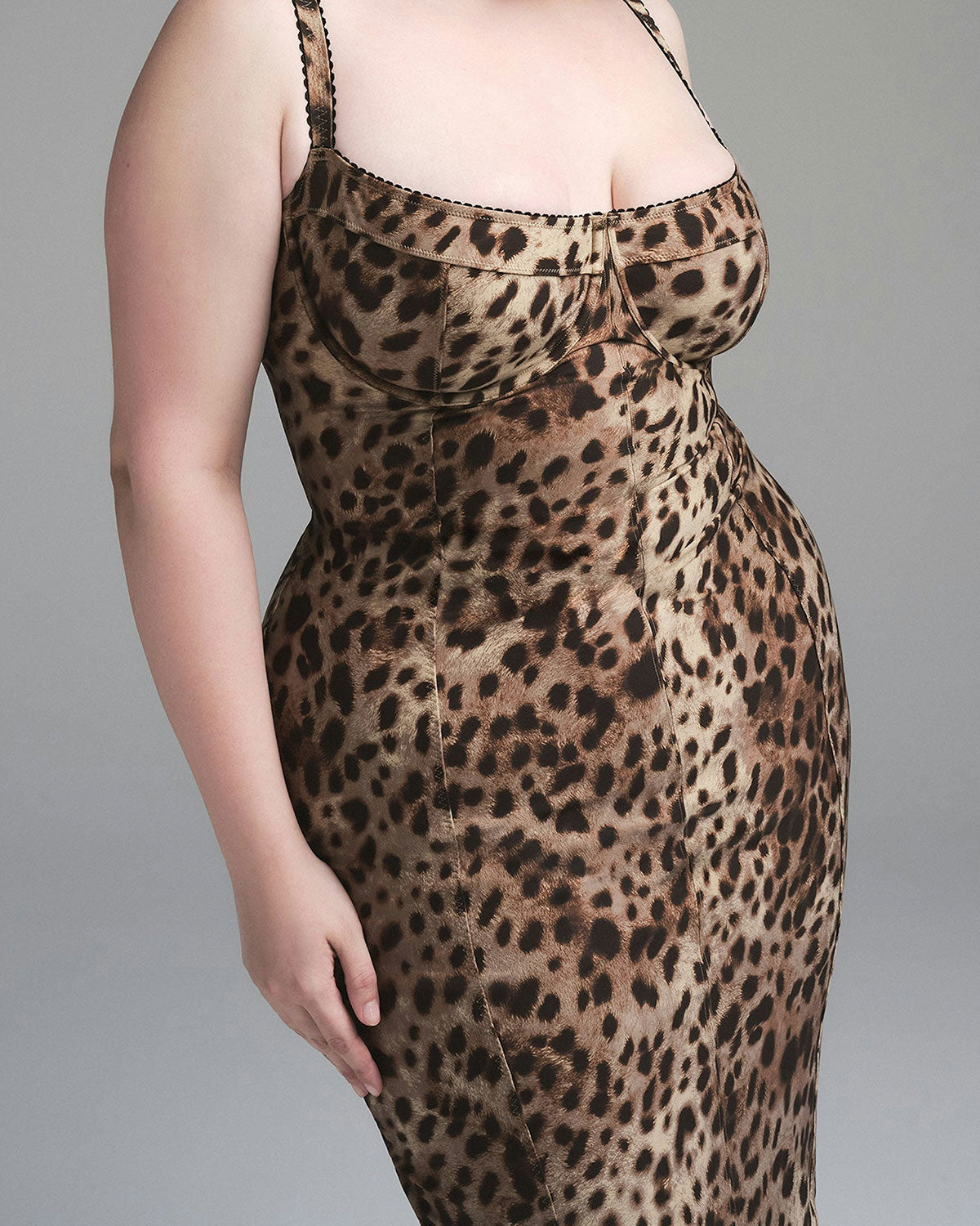 Vestido ajustado elástico con estampado de leopardo