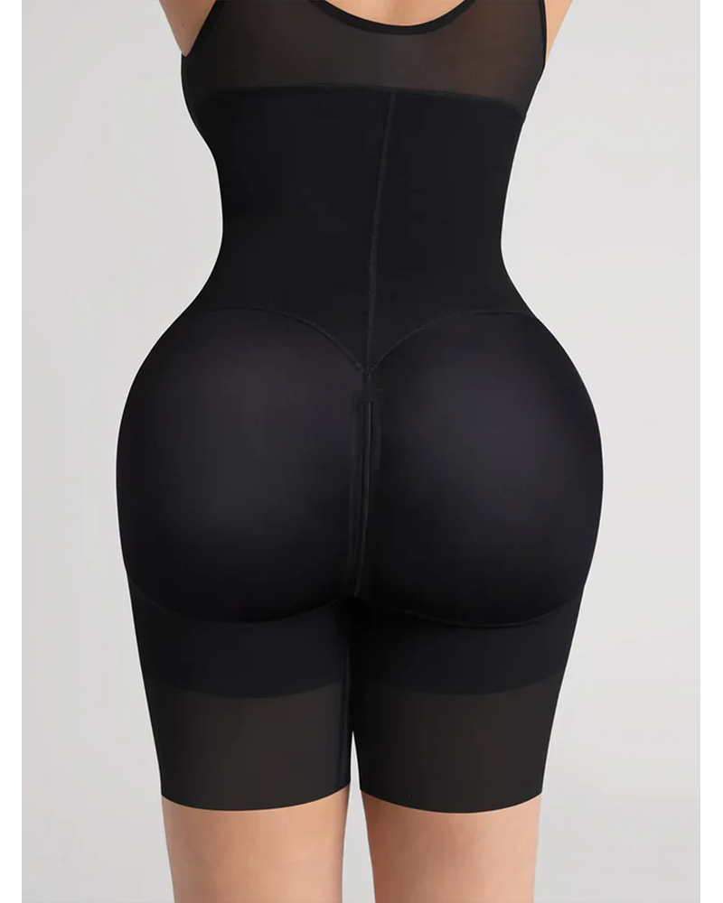 Body con faja de cobertura total para el pecho, control de abdomen y efecto levantamiento de glúteos.