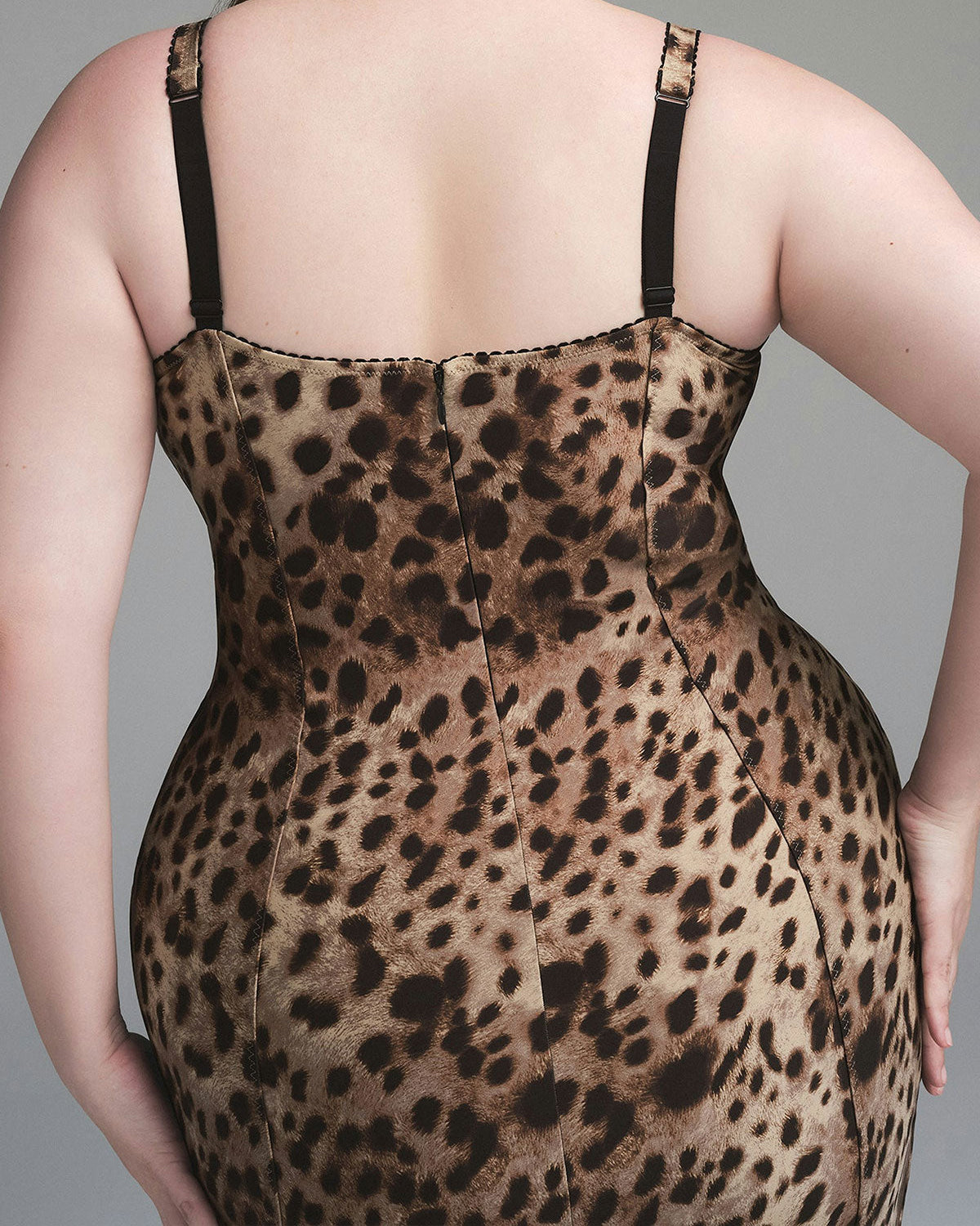 Vestido ajustado elástico con estampado de leopardo