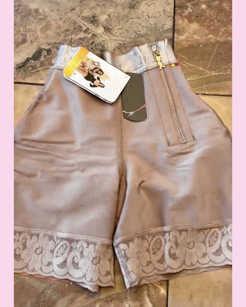 Pantalones cortos de faja con cremallera lateral y cintura alta