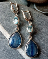 Pendientes de piedras preciosas azules