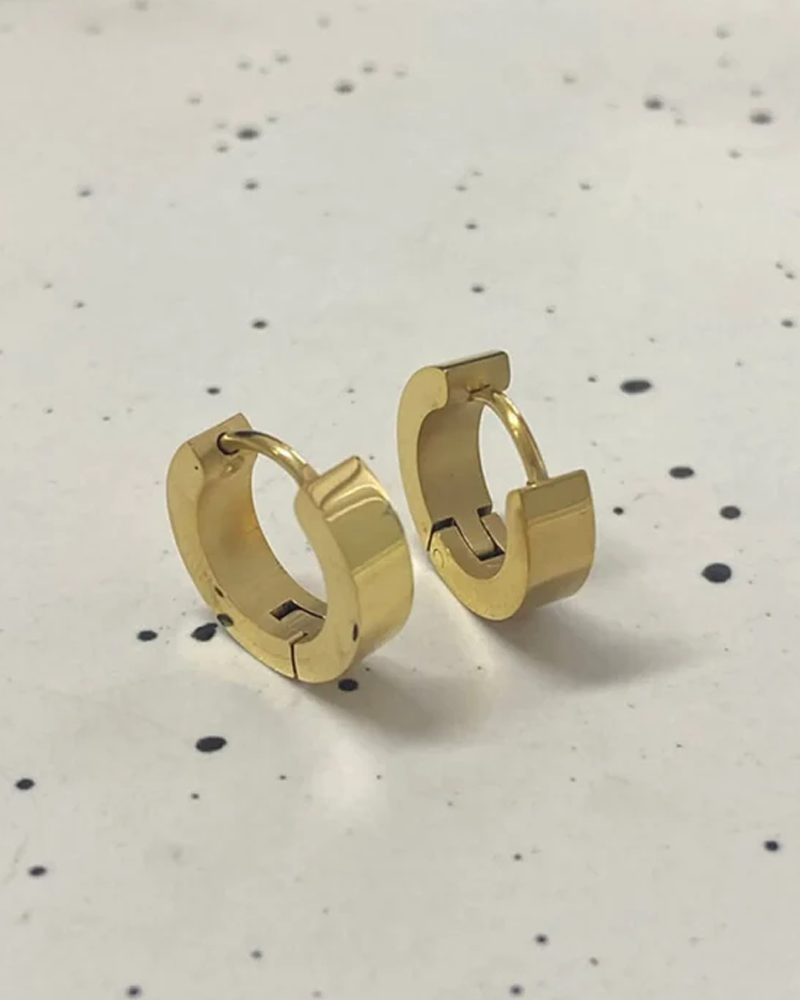 Pendientes minimalistas tipo huggie de acero inoxidable en color sólido