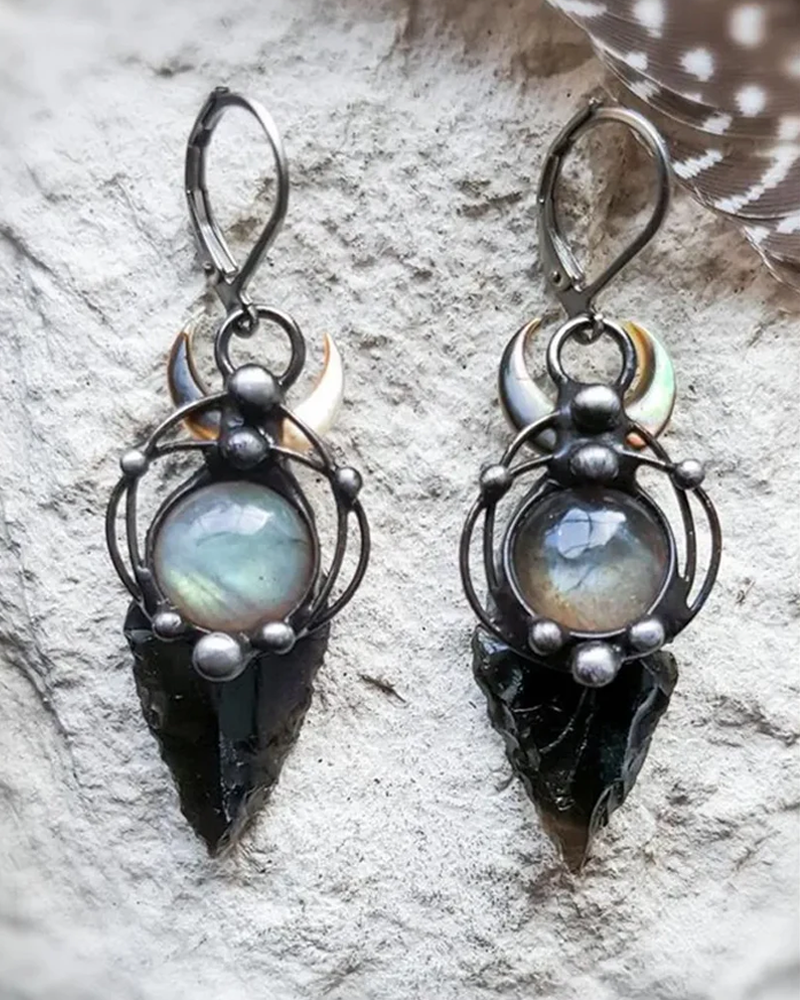 Pendientes de piedra natural inspirados en brujas vintage