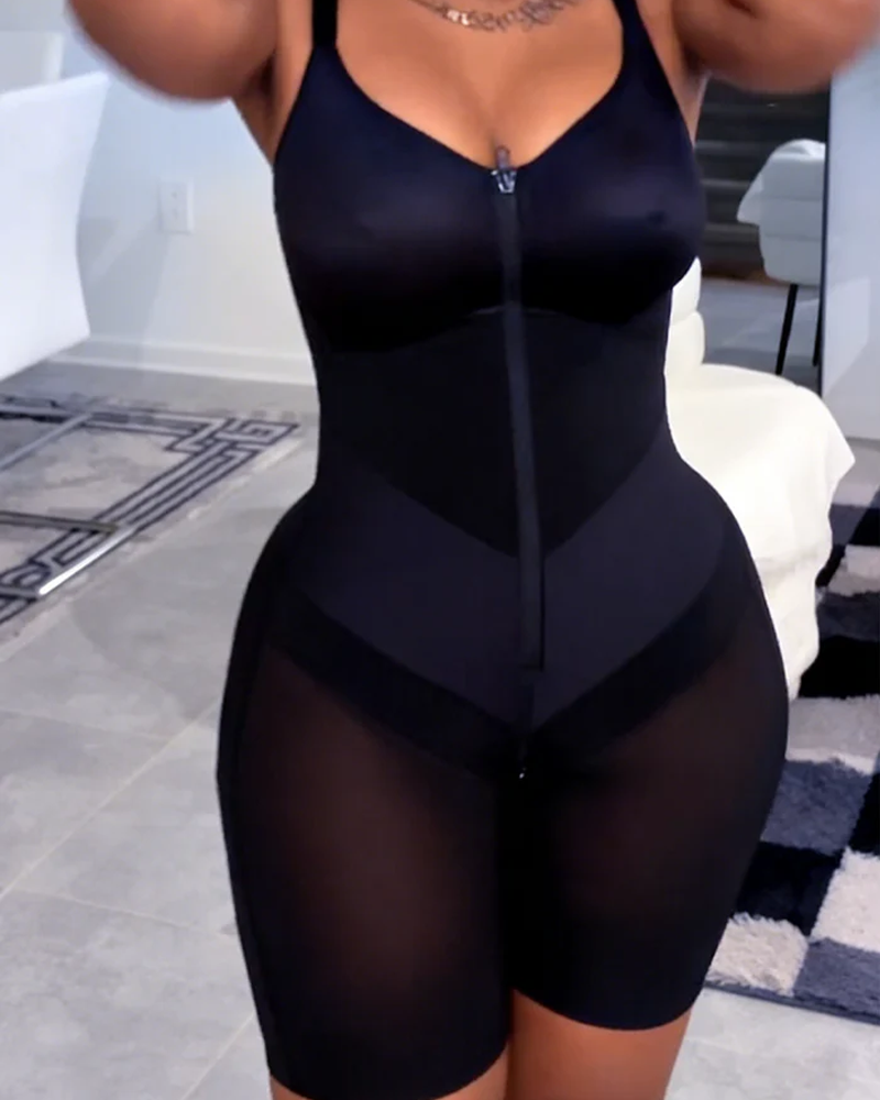 Body con faja de cobertura total para el pecho, control de abdomen y efecto levantamiento de glúteos.