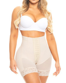 Shorts push up de cintura alta con 3 filas de botones de botines
