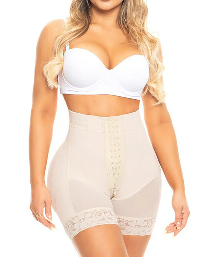 Shorts push up de cintura alta con 3 filas de botones de botines