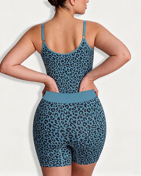 Body de compresión con espalda descubierta y estampado de leopardo que realza los glúteos