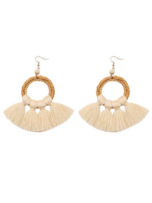 Pendientes bohemios de punto con borlas