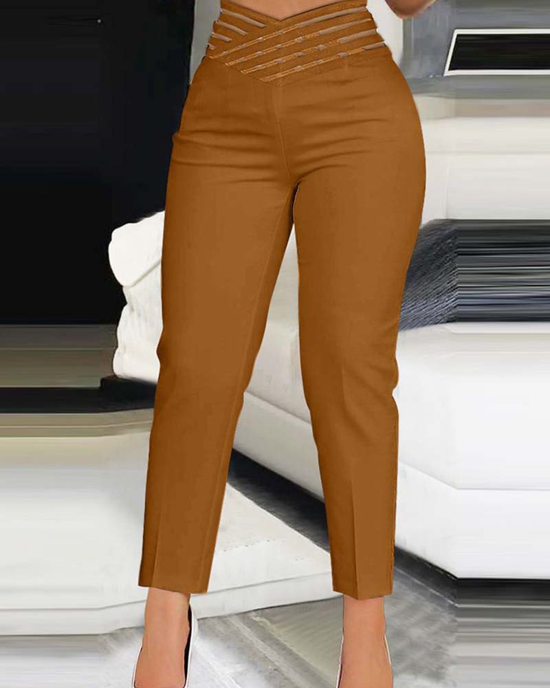 Pantalones cónicos Commuter con cinturón recortado