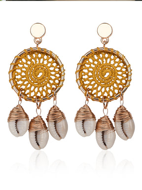 Pendientes vintage con círculo de caracola