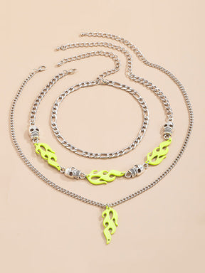 Collar multicapa geométrico con calavera de llama fluorescente