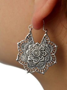 Accesorios de aretes de flores de aleación hueca vintage