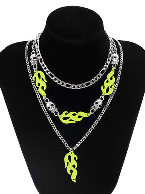 Collar multicapa geométrico con calavera de llama fluorescente